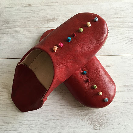 MOROCCAN POM POM BABOUCHE SLIPPERS – BURGANDY - craftkechbrand